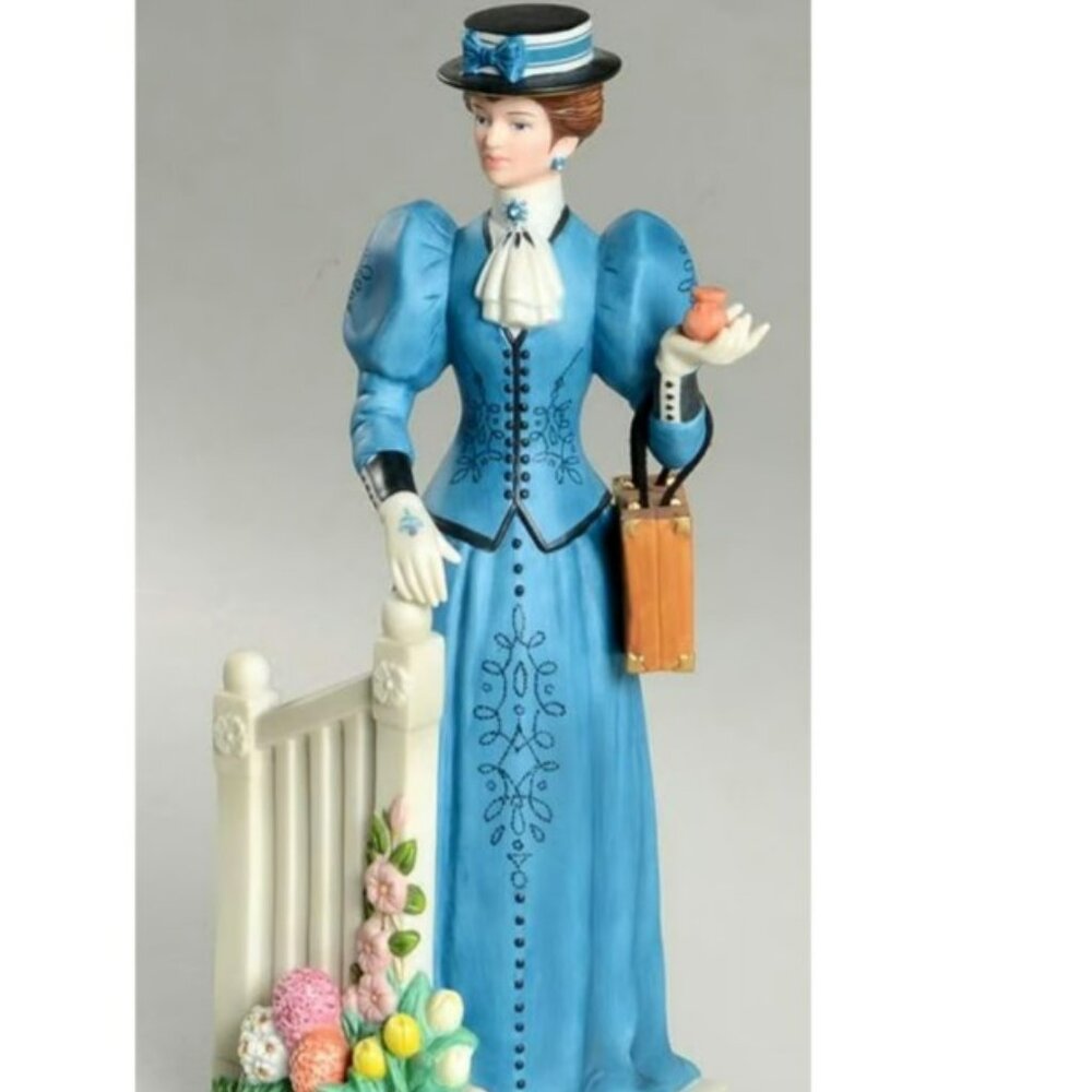 VINTAGE AVON 2009 MRS ALBEE PRESIDENTS CLUB AWARD FULL SIZE FIGURINE W/ BOX